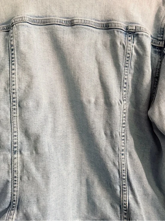 torrid Light Blue Washed Denim Jean Jacket - Picture 3 of 5